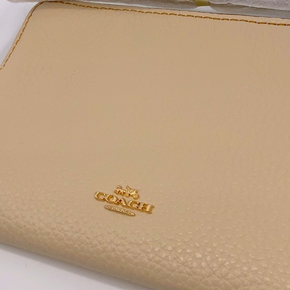 RARE Coach x Peanuts Friends Wristlet - Picture 5 of 8